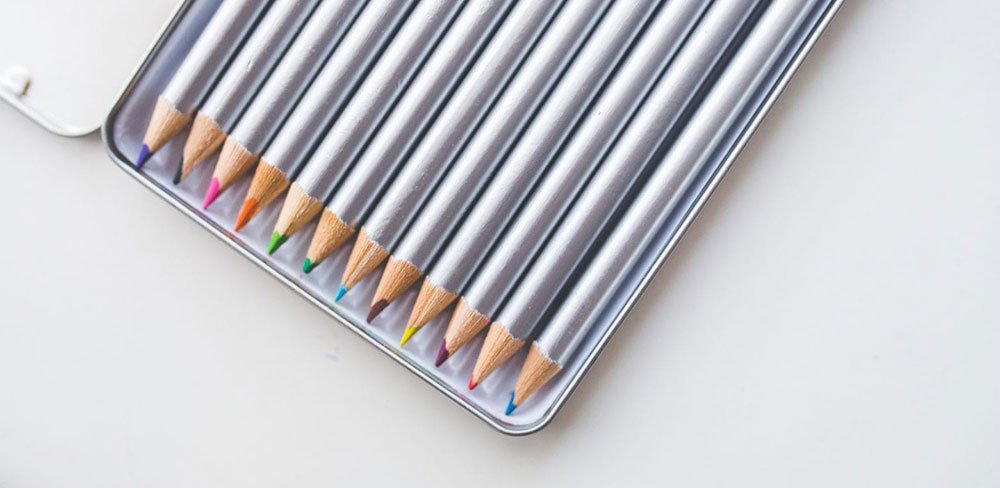 colored-pencils-in-open-box