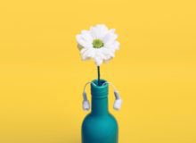 yellow-daisy-bottle-vase-headphones-earbuds-decor